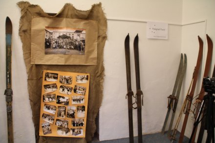 Wystawa starego sprzętu narciarskiego